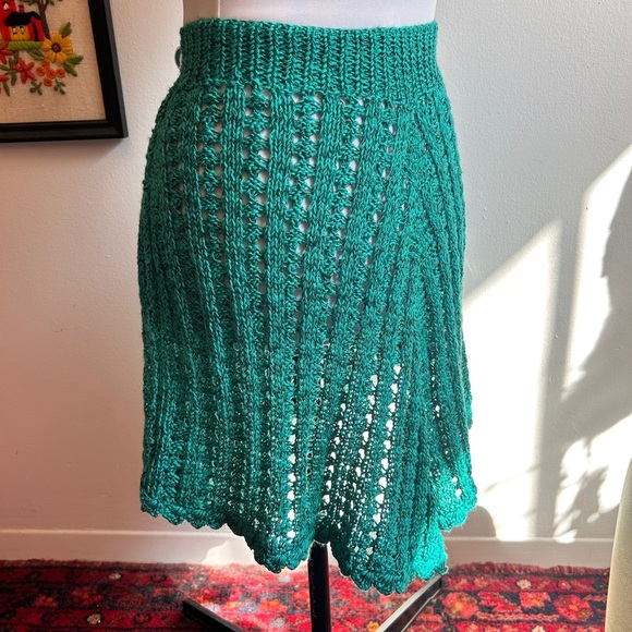 Vintage Emerald Green Crochet Skirt – 1970s Boho Beach Mermaid Style - Picture 2 of 4